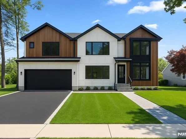 33 Oliver Rd, Paramus, NJ 07652