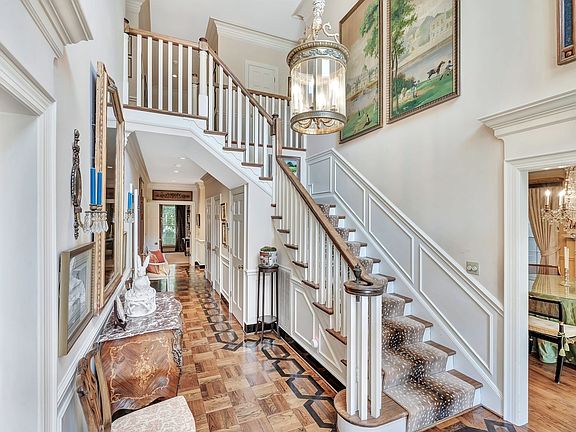 3rd image of 102 Bellebrook Cir