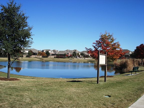 5th image of 320 Highland Meadows Dr