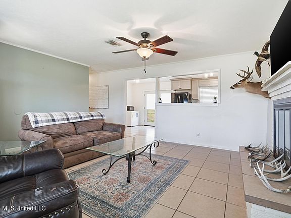 4th image of 6600 Baker Rd