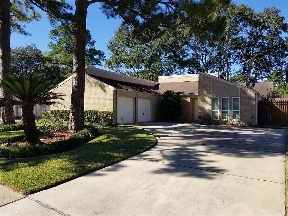 1st image of 15814 Laurel Heights Dr