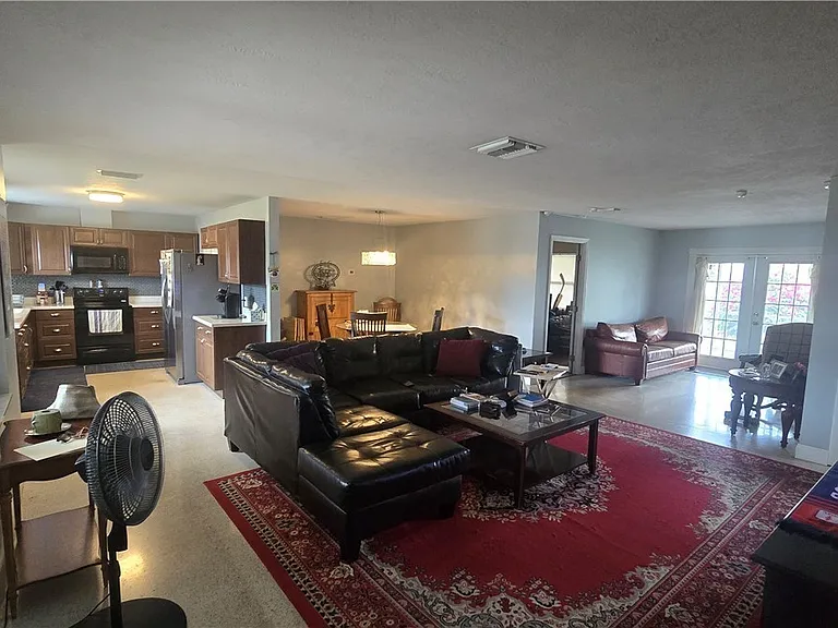 18079 Constitution Cir — Photo 4