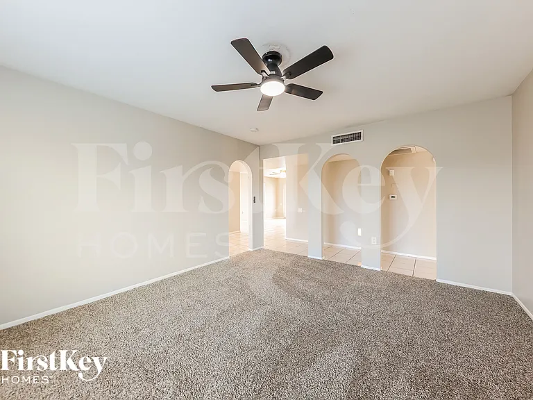 4826 W Paradise Ln — Photo 8