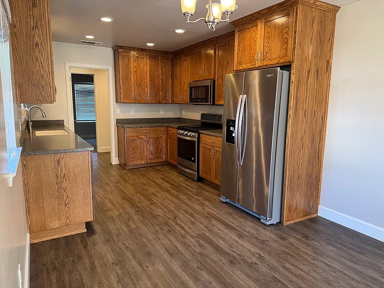 2036 Oak St #1 — Photo 16