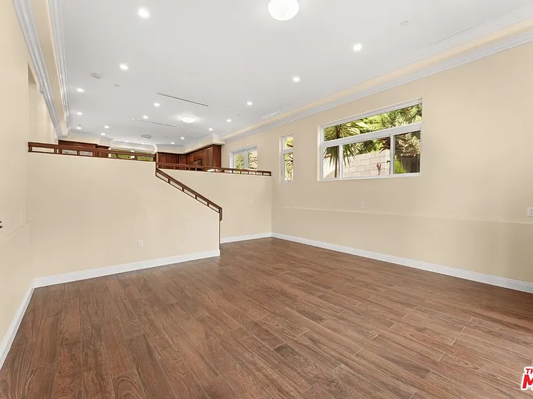 1630 Bridgeport Dr — Photo 4