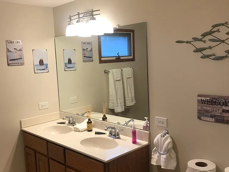 full size bathroom with tub