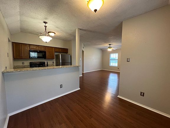 4th image of 1812 Sprucewood Ave