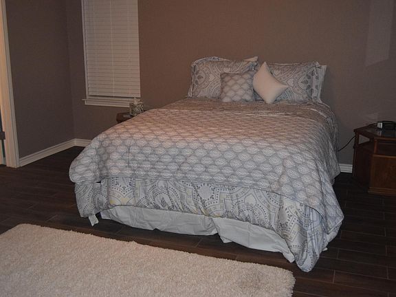 4th image of 2920 Candace Cir