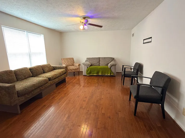 225 S 4th St #3 — Photo 3