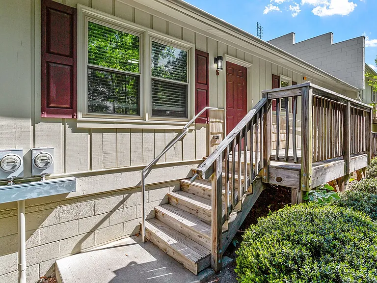 936 Morreene Rd — Photo 16