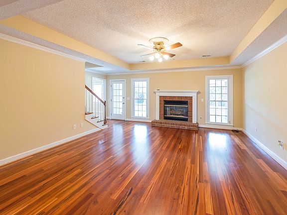 GREAT ROOM W FIREPLACE