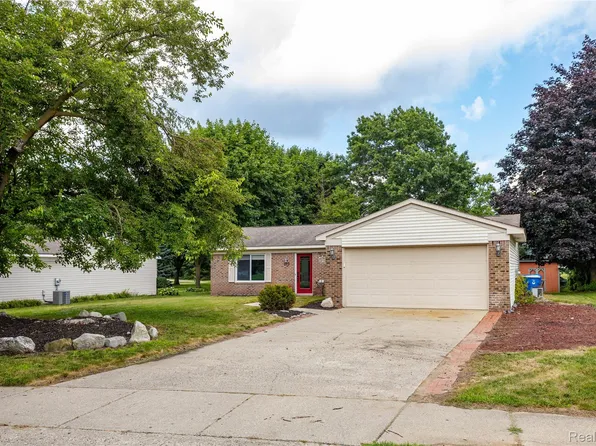 1123 Meadowlark Dr, Waterford, MI 48327