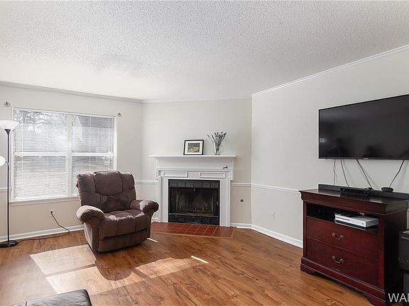 4th image of 1026 Fairfax Dr