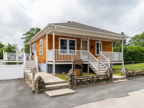 10 Suffolk St, Bellingham, MA 02019