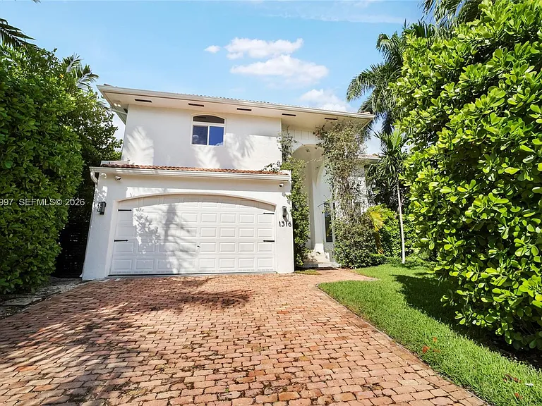 1316 N Venetian Way — Photo 30