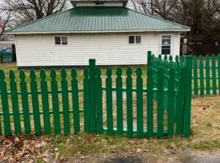1405 Burnett St, Eldorado, IL 62930