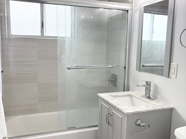 2727 Abbot Kinney Apartments, Venice CA — Photo 17