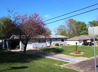 1525 W Sunnyview Dr, Peoria, IL 61614