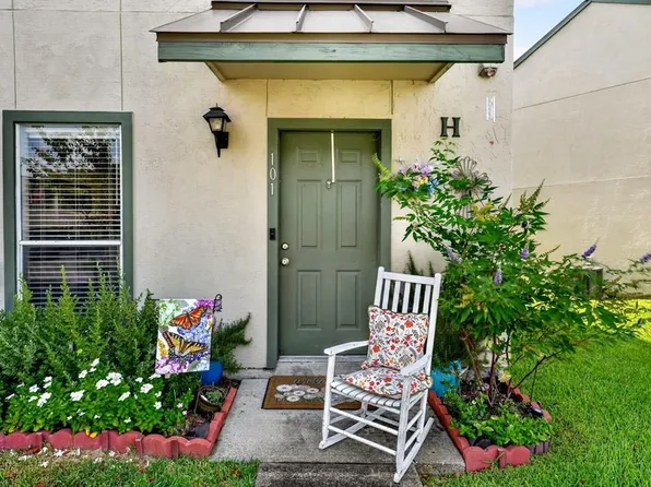 302 Saint Andrews St APT H-101, Rockport, TX 78382