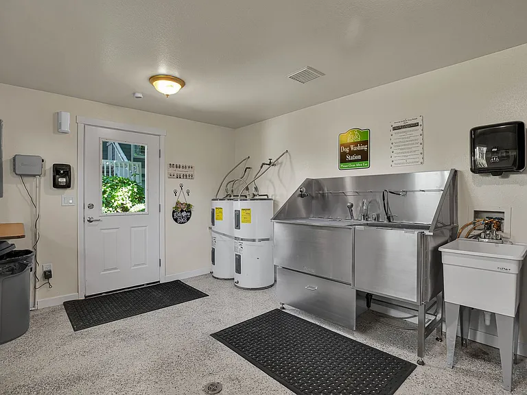 BROOK HOLLOW APARTMENTS — Photo 15