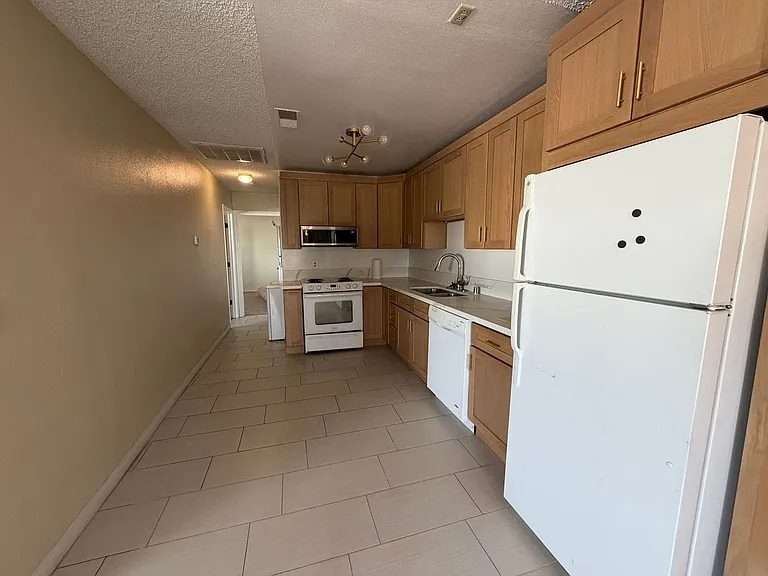 4734 Roberta St #4 — Photo 8