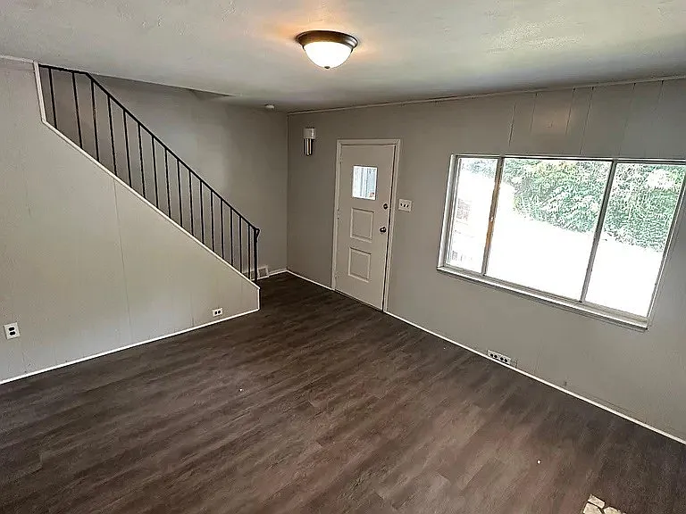 811 Sebring Ave — Photo 3