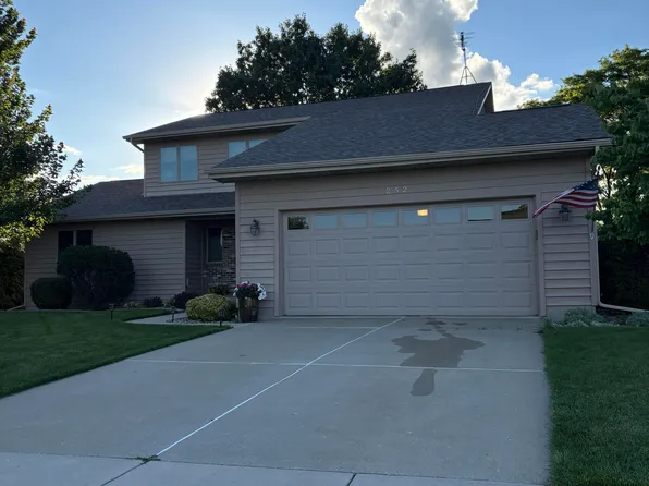 252 Bedford Cir, Valparaiso, IN 46383