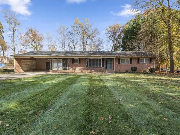 1615 Brannock Dr, Greensboro, NC 27406
