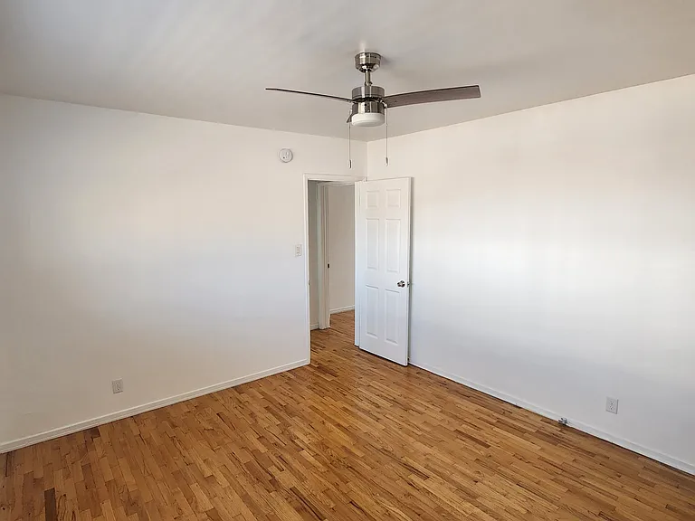 1025 Idaho Ave #9 — Photo 2