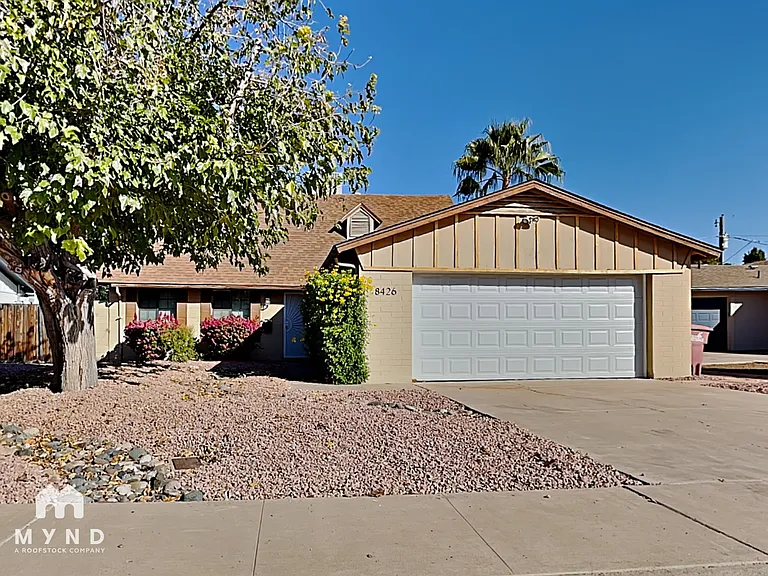 8426 E Keim Dr — Photo 1