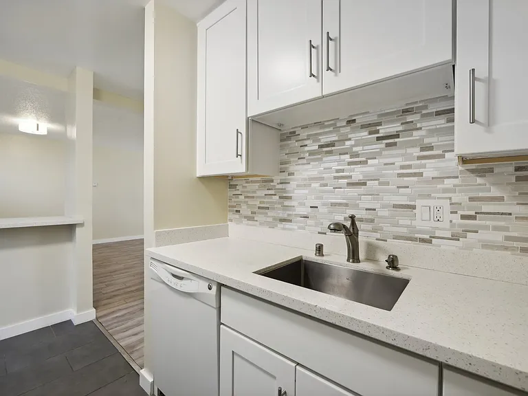 1406 Henry Street — Photo 11