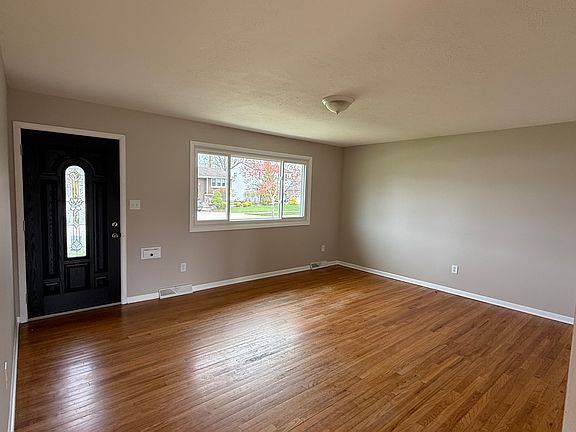 3rd image of 11815 Johnson Dr