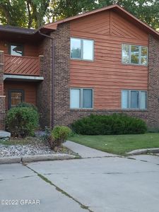 1750 S 34th St, Grand Forks, ND, 58201