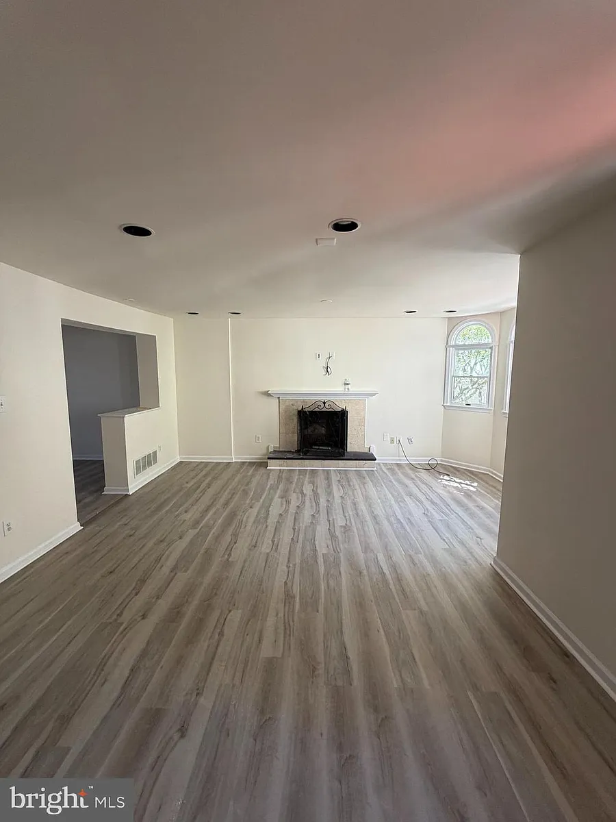 Building Photo - 1527 Margaret Ct #7