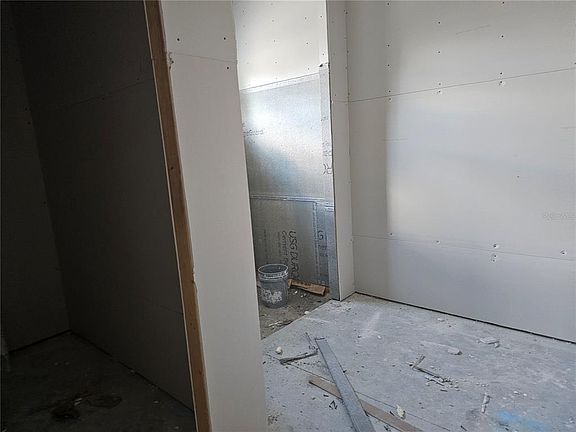 4th image of 292 Gardenia Rd