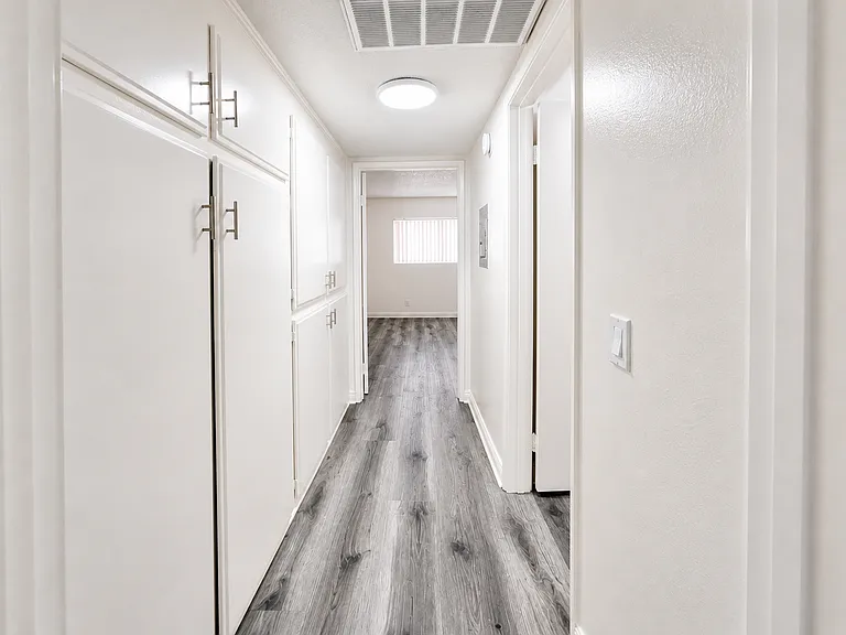 4648 Fulton Ave — Photo 5