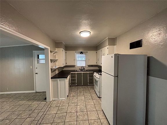 4th image of 307 Phelps St