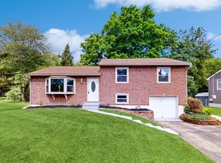 10 Monitor Rd, Poughkeepsie, NY 12603