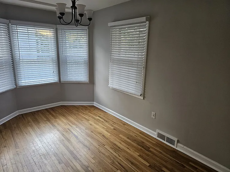 1579 E Hollywood Ave — Photo 5