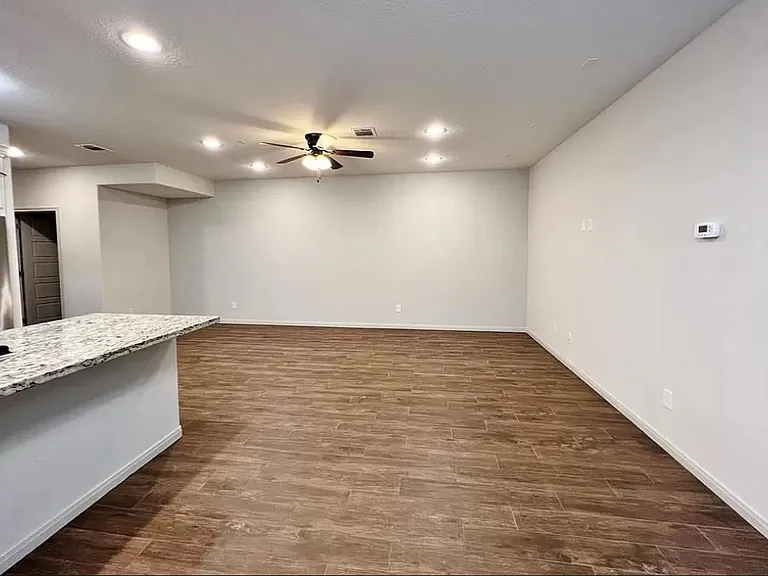 4334 W Plum St — Photo 4