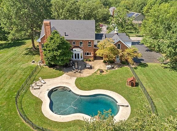 2nd image of 1134 Corrington Ct