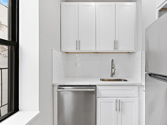 5th image of 961 Washington Ave APT 4D