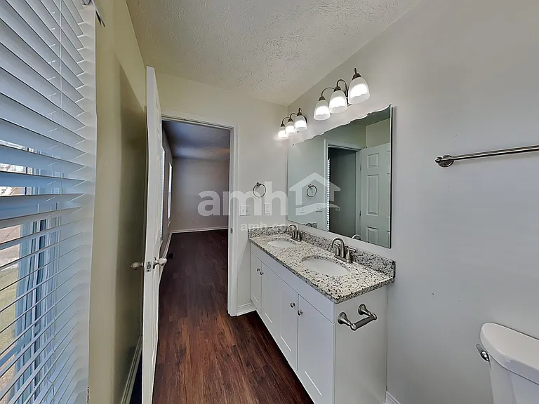 2159 Glenview Dr — Photo 13