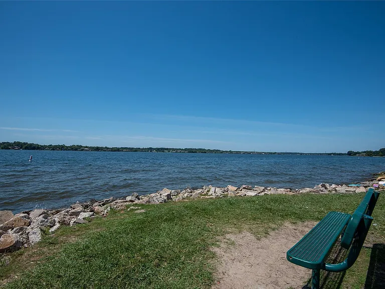 12810 Lake Shore Dr — Photo 1