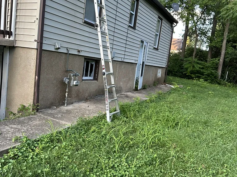 1340 Colby Ave — Photo 2
