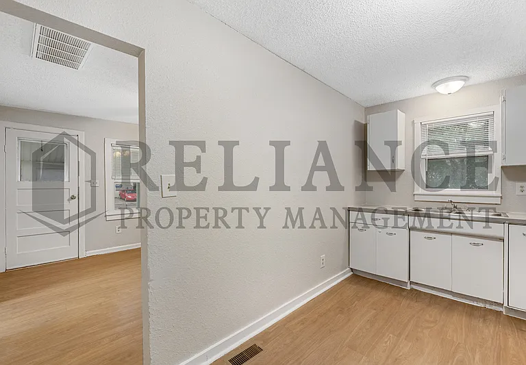 1501 S Walnut St — Photo 17