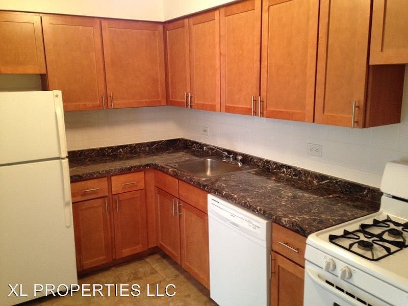 1st image of 5423 N Winthrop Ave APT 504