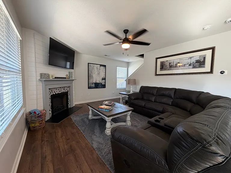 1049 Greenway Dr — Photo 6