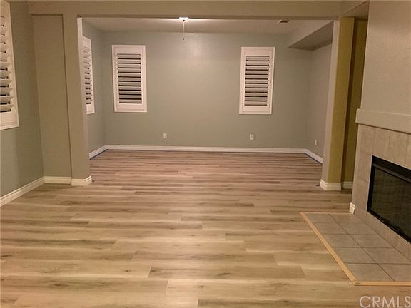 2nd image of 1863 Shakespeare Sq