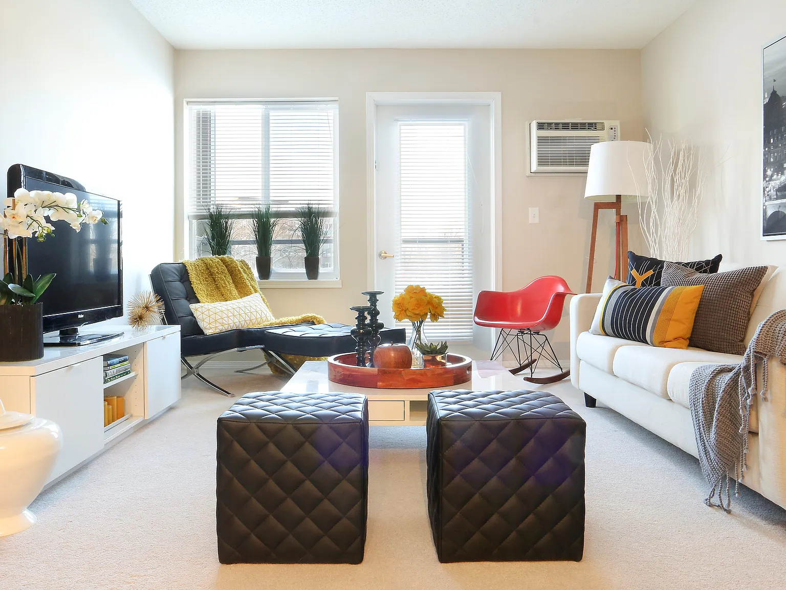 Kenwood Court — Photo 2